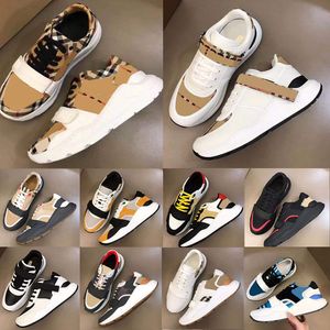 Chaussures de créateurs Chaussures Chaussures hommes Femmes Striked Trainers Classic Platform Classic Vintage Sneaker Shades Flats Shoe