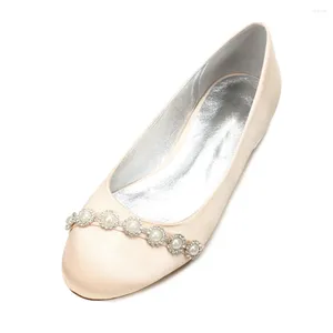 Chaussures décontractées Creativesugar Bout arrondi Satin Flats avec chaîne de perles Robe élégante Talon bas Mariée Fête de mariage Prom Lady Ivoire