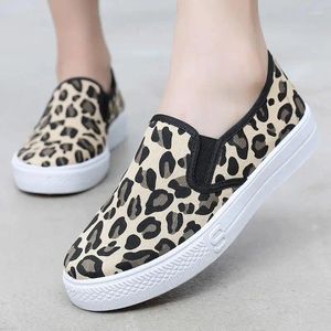 Casual schoenen Cresfimix Women Mode schattige gele punt slip op hoogte verhoogde dame luipard comfort Spring Summer A9537D