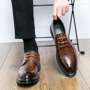 Chaussures décontractées motif Crocodile pour hommes, chaussures Oxfords en cuir à la mode, Brogue à bout pointu, arrivée 2024