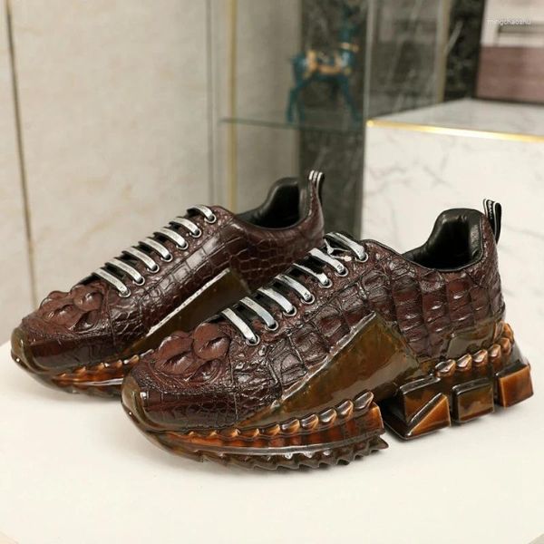 Chaussures décontractées Crocodile Skin Men's Cuir Handswewn Tide Personnalité confortable Skull Sports à semelles épaisses