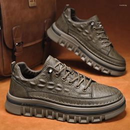 Chaussures décontractées CYYTL en hommes mocassins en cuir d'hiver de luxe Designer randonnée plate-forme sécurité travail tactique militaire bottines