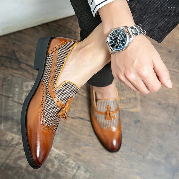 Zapatos Casuales Mocasines De Diseñador Hombres Borla De Cuero Marrón Negocios Hombres Punta estrecha Vestido De Banquete Negro