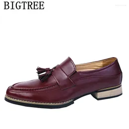 Casual schoenen Designer Men Dress Leather Italian Loafers Classic Fashion Coiffeur Formal 2024 Black Buty