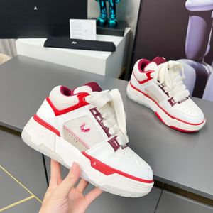 Casual schoenen ontwerper SCHOENEN dames tn Reizen lederen veterschoenen vetersluiting mode dame Running Trainers Letters damesschoen Plat bedrukte gym sneakers