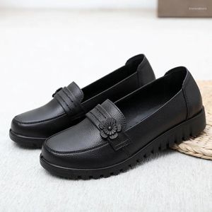 Zapatos casuales Trabajo de edad avanzada Faux Cuero Femenina Otoño Foldafer abuela Slip on Mocasins Damas Floral Negro Big Tamaño 42