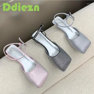 Casual schoenen Elegante dames met lage hak Gesp Pompen Vierkante neus Damesschoenen Mode Diamanten hakken Sandalen Dames