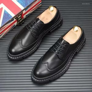 Vrijetijdsschoenen Engelse stijl Herenmode Origineel leer Bruiloft galajurken Carving Brogue-schoen Zwart Trend Platformschoenen Zapato