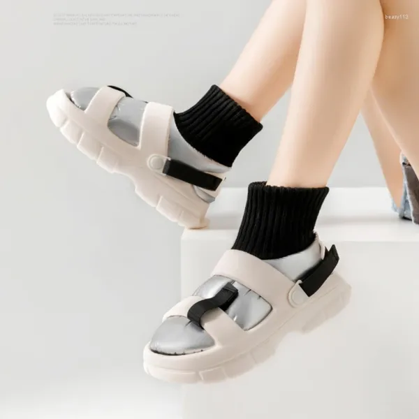 Chaussures décontractées Design européen et américain Sentiel des pantoufles en coton pour les femmes 2024 Office Outwear Home Bag Talon étanche