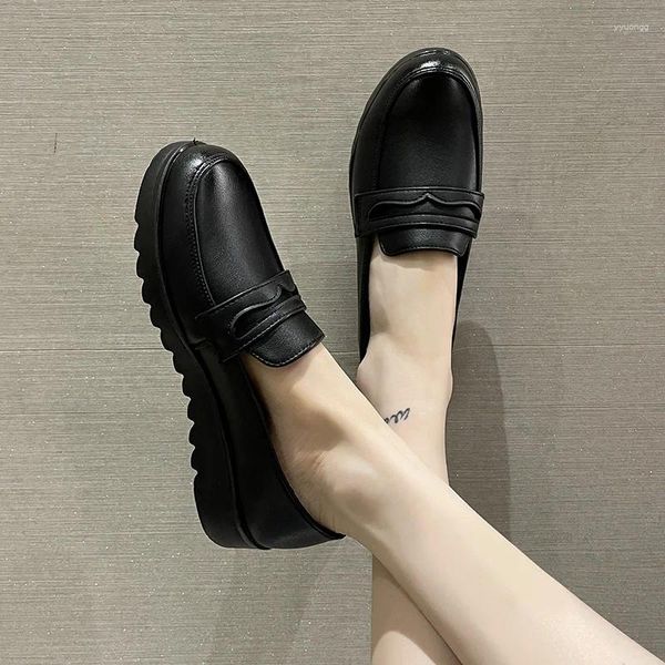 Chaussures décontractées Automne/Hiver 2024 Style collégial pour femmes Polyvalent Noir Petit Cuir Simple