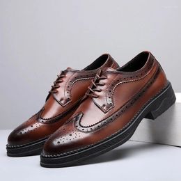 Casual schoenen Fashion Brown Mens Dress Designer Italiaanse lederen mannen Luxe bedrijf Oxford Brogues voor mocassin