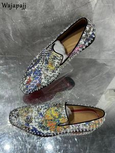 Casual schoenen mode kleurrijke print klinknagel loafer ronde teen lage hiel mannelijke slip op lente herfst feest trouwshow single
