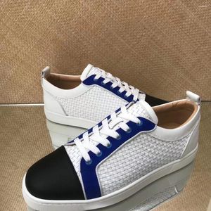 Zapatos casuales Moda de lujo Top bajo Hombres Zapatillas de deporte Conducción Spiked White Weave Cuero genuino Boda Remaches negros Toecap Pisos Zapatillas de deporte