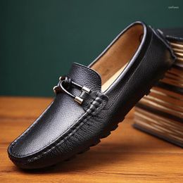 Chaussures décontractées Men de mode Véritable mots de cuir luxueux Male Slip on Driving Footwear Mocasins Man Light Soft Flats