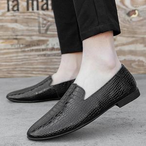 Chaussures décontractées Fashion Men Loafers Slip on Greatin Leather British Style Mandin Flat For Party Club Zapatos Hombre