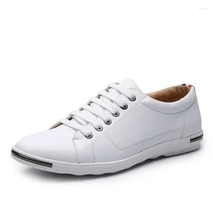 Chaussures décontractées Fashion Men's Leather 2024 Plus taille 46 hommes Simple Designer Designer Classic Classic Classic Classic Sneakers