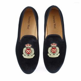 Casual schoenen Fashion Men Velvet Loafers Black Wedding Prom Jurk Rooking Slippers met kroon handgemaakte flats voor heren maat 7-13