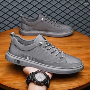 Chaussures décontractées Fashion Mens High Top Sneaker Vulcanize Canvas All-Match Men Foothing Men Sports Skateboard 2024