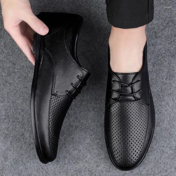 Chaussures décontractées Fashion Slip on Hollow Men Dress Oxfords Business 2024 Classic Leather Men's Costumes