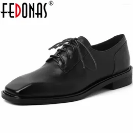 Chaussures décontractées Fedonas 2024 Femmes printemps d'été pompes à pied carré talons bas de la femme en cuir authentique