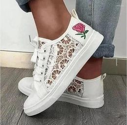 Zapatos informales para mujer, calzado con punta redonda, moda 2024, zapatillas de deporte para mujer, vestido Modis de talla grande, lona básica de verano, encaje plano sólido