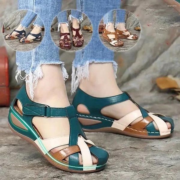 Zapatos informales Sandalias femeninas 2024 Mujeres de verano Plataforma de color cruzado Cross Beach Waterproo Slip on Rome zapatillas para cuero