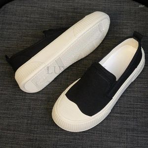 Casual schoenen platte bodem rond teen laag gesneden canvas met gaasoppervlak voor comfort ademend vermogen en veelzijdige bord