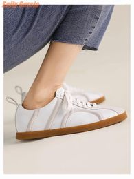 Chaussures décontractées Posses en cuir authentiques en dentelle blanche - Up Retro Femme's Sneakers Mules Top Quality Daily Leisure Fashion Concis 2024