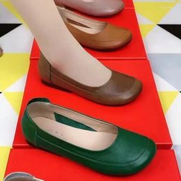 Chaussures décontractées plates pour femmes, Style ethnique rétro, automne, bouche peu profonde, mode mère unique, 2024