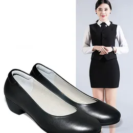 Chaussures décontractées Abitre de vol Travail Femme Femme Soupche douce Soupche Black Middle Heels Airline Stewardess Professional Real Leather Shoe