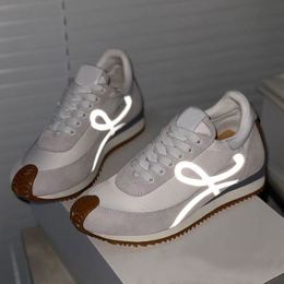 Chaussures décontractées coureur de flux en nylon et en daim baskets à lacets avec une tige douce et des vagues en caoutchouc miel