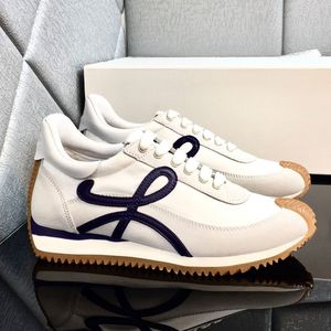 chaussures de sport Flow Runner en nylon et daim Baskets à lacets avec une tige souple et une semelle en caoutchouc miel en cuir de vachette Chaussures pour femmes