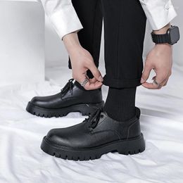 Chaussures décontractées pour hommes 2024 Lacet Up Leather Autumn Toe Round Plateforme solide Piloter Water Bunky Talons Business Logs