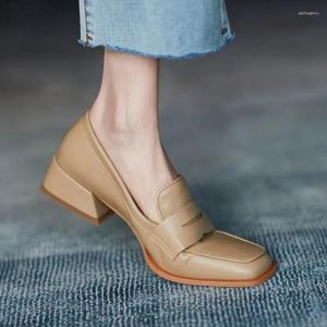 Casual schoenen voor vrouw lage hak elegante dames zomerschoenen zwarte loafers normaal leren vierkant teen met korting chic