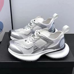 Chaussures décontractées pour les femmes Chunky White Luxary Sneaker Dames Running Shoe Shoe Fashion Light Woman Designer Sport Fitness Footwear