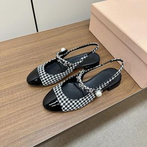 Chaussures décontractées pour femmes sandales en cuir verni talons bas chaîne perles pompes Slingbacks concepteur bout rond sans lacet Zapatillas Mujer