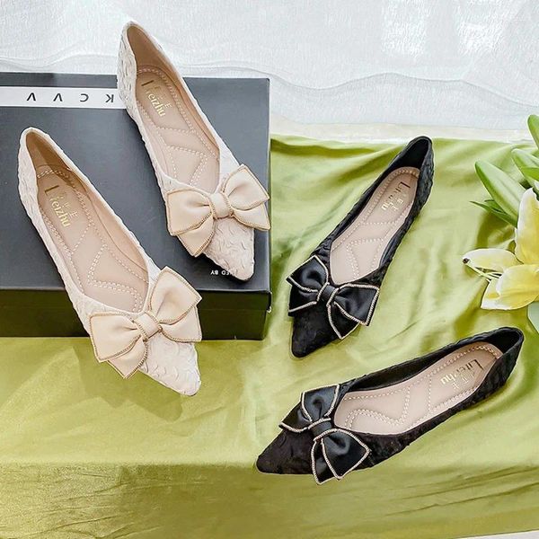 Chaussures décontractées pour femmes Spring Summer Fashion Bowknot Slip-On Silk Logs Fille confortable