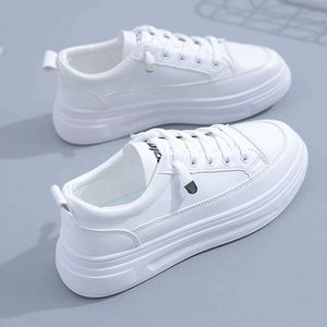 Casual schoenen voor dames nieuwe stijl veterschoenen comfortabel leren bovenwerk kleine witte schoenen Koreaanse versie modieuze trend damesschoenen met dikke zolen