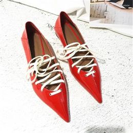 Casual schoenen ForniHapfirafs Dames Zwart rood leer Cross-Tied Street Style Women Flats puntige teen strappy ondiepe vrouw