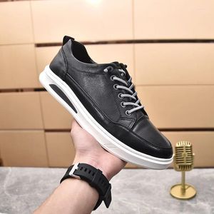 Casual schoenen Volledig graanleren mannen Ademende designer Loafers Spring herfst Luxe Luxe Handgemaakt zwart Wit