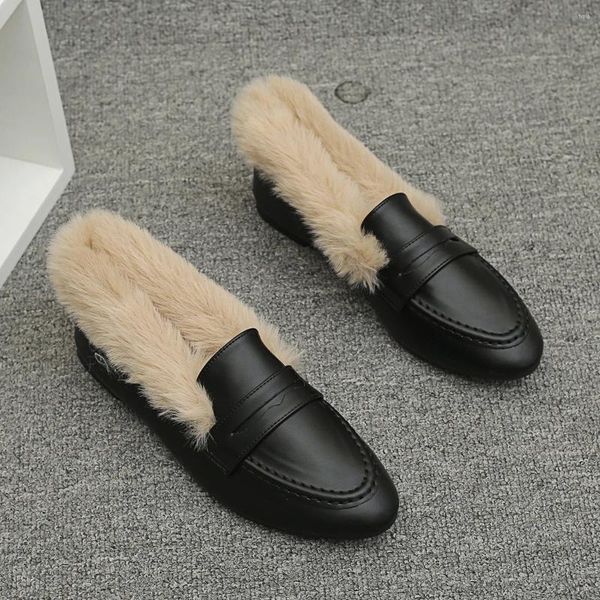 Chaussures décontractées fourrure en cuir hiver pour la femme grande taille 41-43 coton mocassins mocassins femelles à fourrure chaude slip sur mots