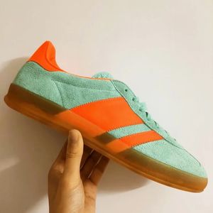 2024 Casual Schoenen Indoor Suède Sneakers plate-forme heren Luxe Trainers Vet Oranje Blauw Fusion Gum Scarlet Cloud Wit Zwart Grijs Shadow Maroon Pulse Mint schoen