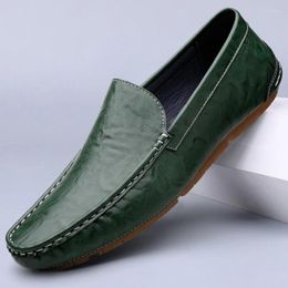 Casual schoenen echte lederen loafers mannen ontwerp mocassin mode -slip op zachte flats veelzijdige volwassen mannelijke schoeisel handgemaakte boot