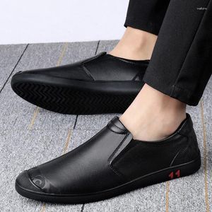 Chaussures décontractées en cuir de la marque de marche pour hommes en cuir Soft mocassins mocassins Locs respirant Slip sur des baskets de jogging noir