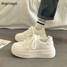 Chaussures décontractées Girl étudiant blanc Spring All-Match Ins College Style Sports Trend Sneakers Plateforme