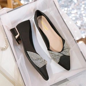 Chaussures décontractées paillettes cristal nœud papillon bande Loe talon femme élégant bout pointu strass mariage métal Bling Bow pompes