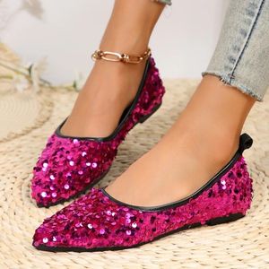 Casual schoenen glitter pailletten dames plat 2024 lente mode slip-on solide color dames gerichte teen party dames