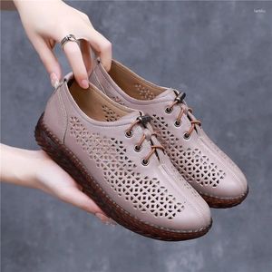 Chaussures décontractées faites à la main en cuir authentique pour dames plats baskets chaussures chèques lofers femelles creux mocassins infirmières blanches toile