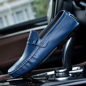 Chaussures décontractées faites à la main en cuir souple modes de mocassa