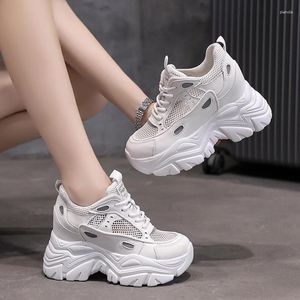 Casual schoenen Hoog platform Vrouwen Sneakers Spring Stijlvolle dikke zool 9 cm Ademende gaas Walking Woman Zapatos Mujer